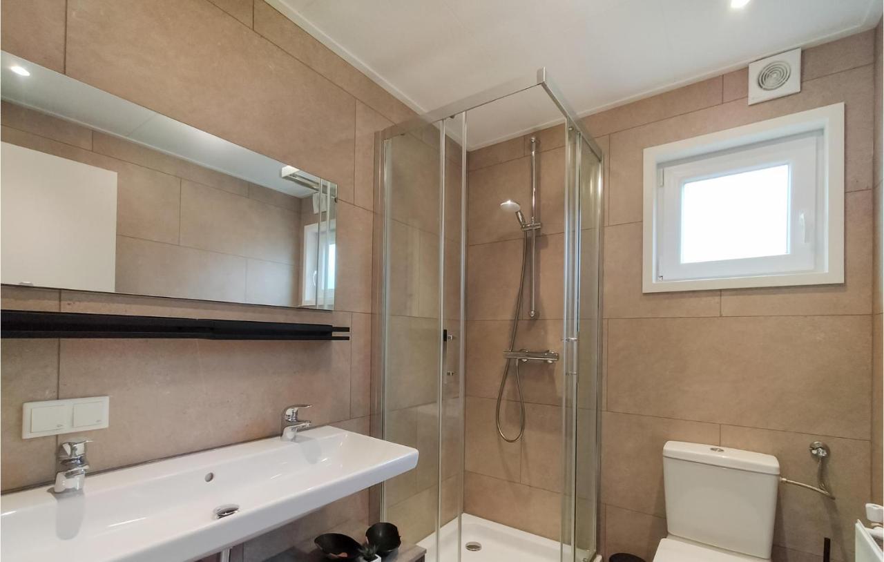 2 Bedroom Awesome Home In Heinkenszand 外观 照片