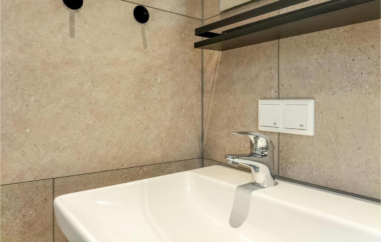 2 Bedroom Awesome Home In Heinkenszand 外观 照片